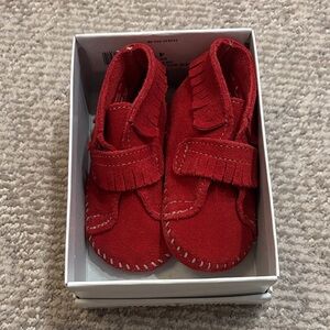 Minnetonka Red Suede baby/toddler Moccasins size 4